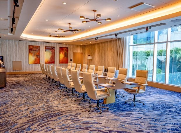 meetings-fontainebleau-las-vegas-620-455-scaled-e1724103122121